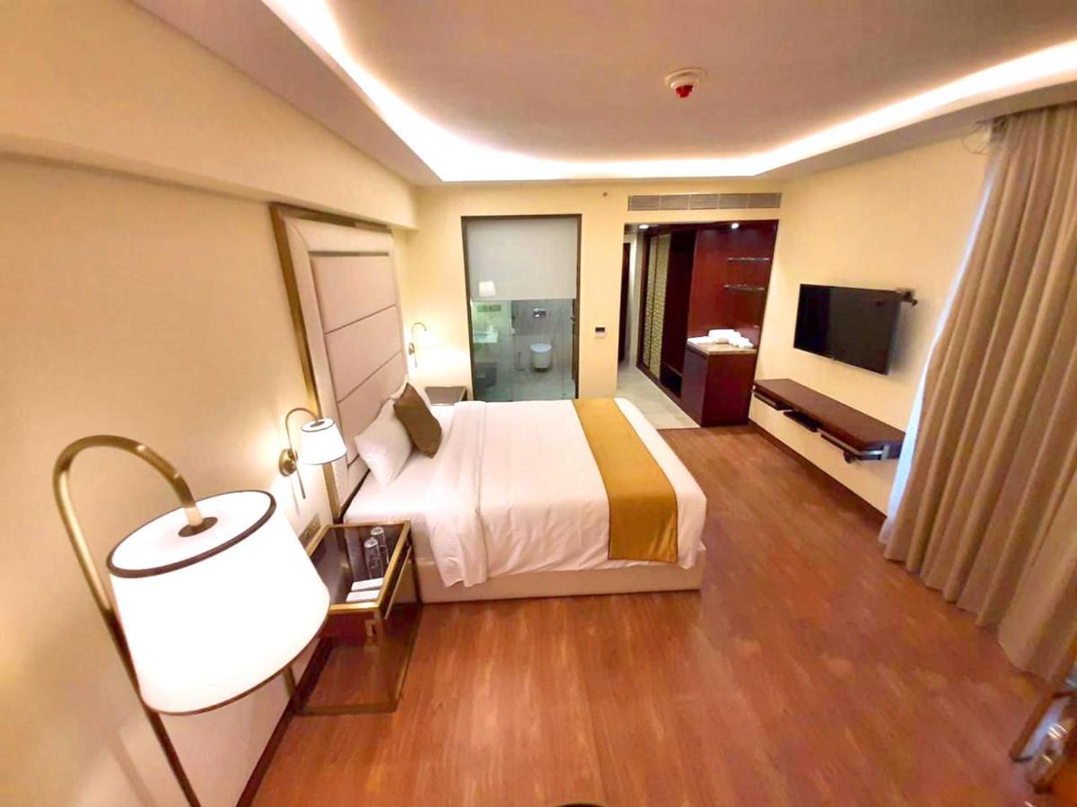Kay-Em Spectra Hotel チェンナイ エクステリア 写真